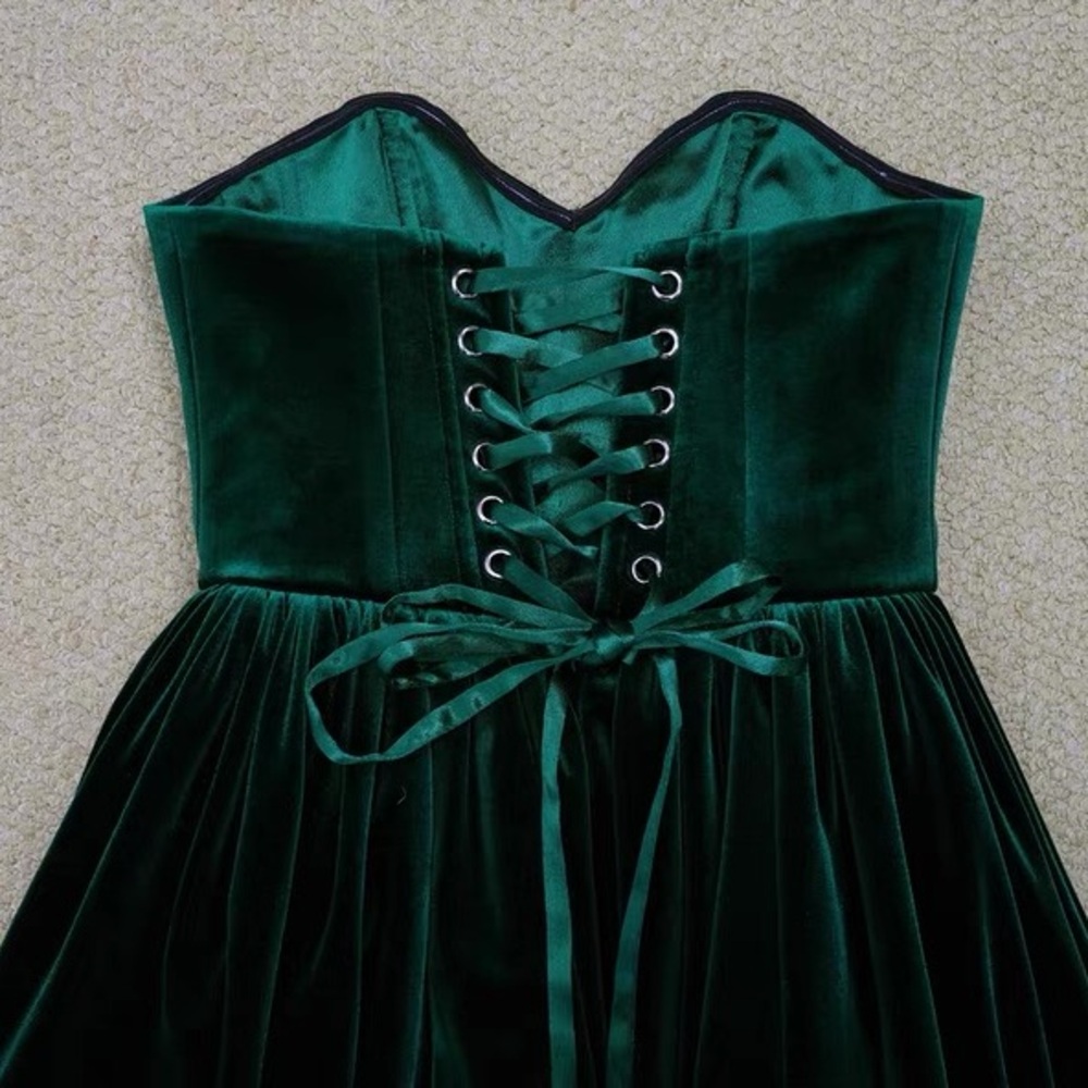 NWOT BRONX AND BANCO Inara Emerald Velvet Midi Dress ,Elegant Green Velvet Dress - Picture 11 of 15